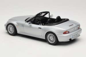 BMW Z3 Roadster 1.8 Stříbrný Dealerská Edice UT Models 1:18 80439411712 Kov – obrázek 7 z 8