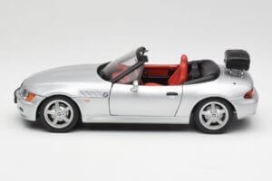 BMW Z3 Roadster S Nosičem Zavazadel Stříbrný UT Models 1:18 20407 Kov – obrázek 4 z 8