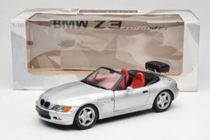 BMW Z3 Roadster S Nosičem Zavazadel Stříbrný UT Models 1:18 20407 Kov – obrázek 8 z 8
