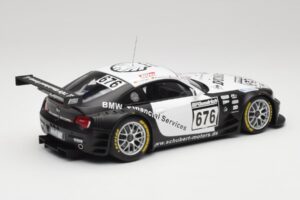 BMW Z4 #676 H. Stuck / J. Hennerici / D. Hurtgen Team Schubert Nürburgring 24 Hours 2006 AUTOart 1:18 80649 Kov – obrázek 2 z 6