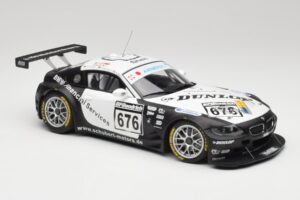 BMW Z4 #676 H. Stuck / J. Hennerici / D. Hurtgen Team Schubert Nürburgring 24 Hours 2006 AUTOart 1:18 80649 Kov – obrázek 4 z 6