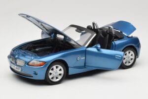 BMW Z4 E85 Modrý Metallic Motormax 1:18 73144 Kov – obrázek 2 z 8