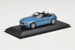 BMW Z4 E85 Kabriolet Light Blue Metallic Minichamps 1:43 BMW016 Kov – obrázek 2 z 4