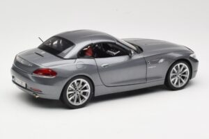 BMW Z4 E89 sDrive 35i Space Grey Metallic Kyosho 1:18 80432147085 Kov – obrázek 3 z 8