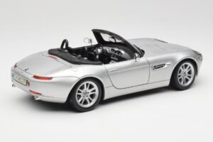 BMW Z8 E52 Titanium Silver Maisto 1:18 536896 Kov – obrázek 3 z 8