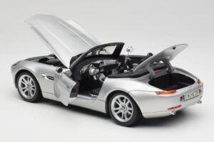 BMW Z8 E52 Titanium Silver Maisto 1:18 536896 Kov – obrázek 5 z 8