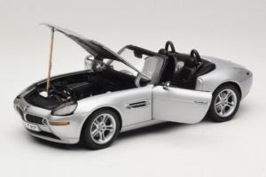 BMW Z8 Stříbrný 007 The World Is Not Enough AUTOart 1:18 70511 Kov – obrázek 2 z 8