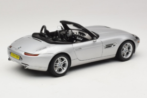 BMW Z8 Stříbrný 007 The World Is Not Enough AUTOart 1:18 70511 Kov – obrázek 3 z 8