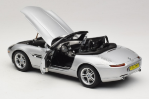 BMW Z8 Stříbrný 007 The World Is Not Enough AUTOart 1:18 70511 Kov – obrázek 5 z 8