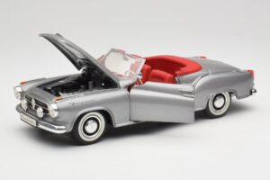Borgward Isabella Kabriolet Stříbrný Revell 1:18 8411 Kov – obrázek 2 z 8