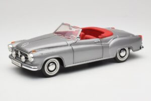 Borgward Isabella Kabriolet Stříbrný Revell 1:18 8411 Kov
