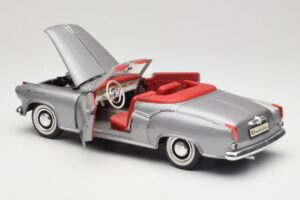 Borgward Isabella Kabriolet Stříbrný Revell 1:18 8411 Kov – obrázek 5 z 8
