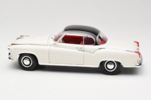 Borgward Isabella Coupe Bílý Revell 1:18 08982-W1 Kov – obrázek 4 z 8