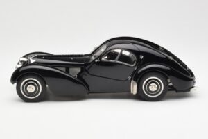 Bugatti 57SC Atlantic Černý CMC 1:18 M-085 Kov – obrázek 3 z 6