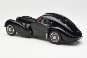 Bugatti 57SC Atlantic Černý CMC 1:18 M-085 Kov – obrázek 5 z 6