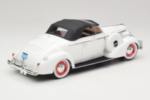 Buick Century Kabriolet Bílý Signature Models 1:18 18131 Kov – obrázek 2 z 6