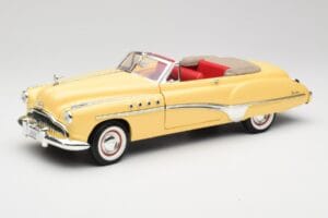 Buick Roadmaster Chrome Yellow Motormax 1:18 23124646-M17 Kov