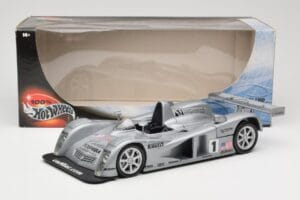 Cadillac Northstar LMP #1 24 Hours of Le Mans 2000 Hot Wheels 1:18 29225 Kov – obrázek 8 z 8