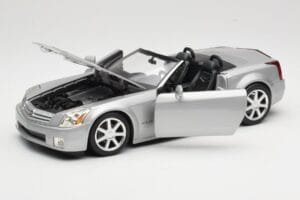 Cadillac XLR Cabrio Stříbrný Hot Wheels 1:18 53838 Kov – obrázek 2 z 8