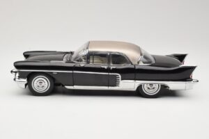 Cadillac Brougham Černý Sun Star 1:18 4001 Kov – obrázek 4 z 8