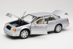 Cadillac DeVille DTS Maisto 1:18 56061 Kov – obrázek 2 z 8