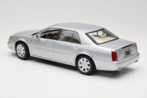 Cadillac DeVille DTS Maisto 1:18 56061 Kov – obrázek 7 z 8