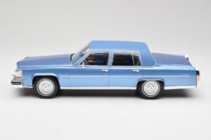 Cadillac Fleetwood Brougham Modrý Metalíza MCG 1:18 MCG18252 Kov – obrázek 3 z 6