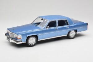 Cadillac Fleetwood Brougham Modrý Metalíza MCG 1:18 MCG18252 Kov