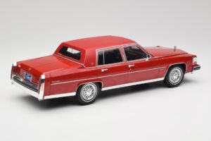 Cadillac Fleetwood Brougham Tmavě Červený Metalíza MCG 1:18 MCG18251 Kov – obrázek 2 z 6