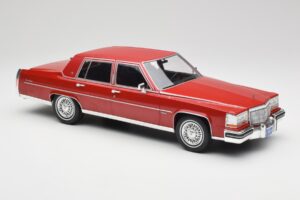 Cadillac Fleetwood Brougham Tmavě Červený Metalíza MCG 1:18 MCG18251 Kov – obrázek 3 z 6