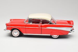 Chevrolet Bel Air Matador Červený & India Slonovinová Road Legends 1:18 92109 Kov – obrázek 4 z 8
