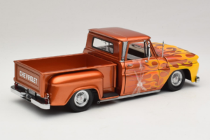 Chevrolet C-10 Stepside Pickup Lowrider Oranžový s Plamenem Sun Star 1:18 1392 Kov – obrázek 2 z 6