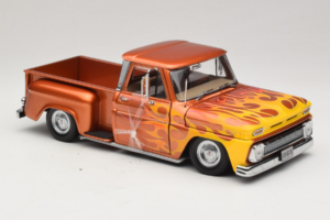 Chevrolet C-10 Stepside Pickup Lowrider Oranžový s Plamenem Sun Star 1:18 1392 Kov – obrázek 4 z 6