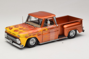Chevrolet C-10 Stepside Pickup Lowrider Oranžový s Plamenem Sun Star 1:18 1392 Kov