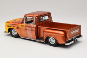 Chevrolet C-10 Stepside Pickup Lowrider Oranžový s Plamenem Sun Star 1:18 1392 Kov – obrázek 5 z 6