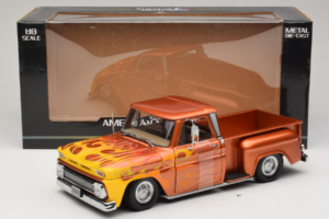 Chevrolet C-10 Stepside Pickup Lowrider Oranžový s Plamenem Sun Star 1:18 1392 Kov – obrázek 6 z 6