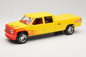 Chevrolet C2500 Silverado Pussy Wagon From Kill Bill Žlutý GreenLight 1:18 19015 Kov