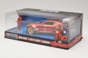 Chevrolet Camaro Iron Man S Figurkou Metals Diecast 1:24 99724 Kov – obrázek 3 z 3