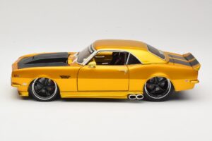 Chevrolet Camaro Z/28 Zlatý Maisto 1:18 31066 Kov – obrázek 4 z 8