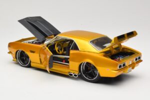 Chevrolet Camaro Z/28 Zlatý Maisto 1:18 31066 Kov – obrázek 5 z 8