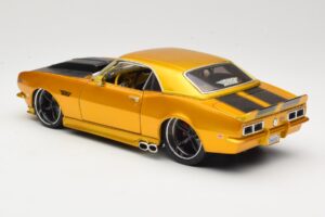 Chevrolet Camaro Z/28 Zlatý Maisto 1:18 31066 Kov – obrázek 7 z 8