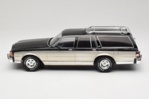 Chevrolet Caprice Estate Wagon Stříbrný & Šedý MCG 1:18 MCG18478 Kov – obrázek 3 z 6