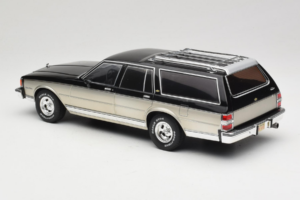 Chevrolet Caprice Estate Wagon Stříbrný & Šedý MCG 1:18 MCG18478 Kov – obrázek 5 z 6