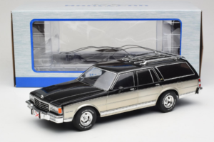 Chevrolet Caprice Estate Wagon Stříbrný & Šedý MCG 1:18 MCG18478 Kov – obrázek 6 z 6