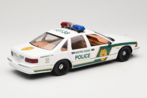 Chevrolet Caprice Metro Dade Policie UT Models 1:18 21024 Kov – obrázek 3 z 8