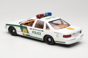 Chevrolet Caprice Metro Dade Policie UT Models 1:18 21024 Kov – obrázek 7 z 8