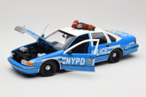 Chevrolet Caprice New York Policie UT Models 1:18 180142097 Kov – obrázek 2 z 8