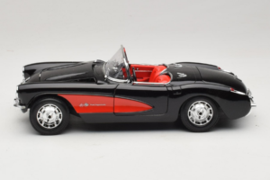 Chevrolet Corvette C1 Černý & Červený Bburago 1:18 3034-M1 Kov – obrázek 4 z 8