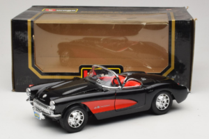 Chevrolet Corvette C1 Černý & Červený Bburago 1:18 3034-M1 Kov – obrázek 8 z 8