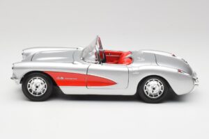 Chevrolet Corvette C1 Stříbrný & Červený Bburago 1:18 3024-M1 Kov – obrázek 4 z 8